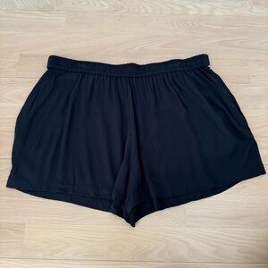 HINGE Black Flowy Shorts Women’s size XXL NEW Waist